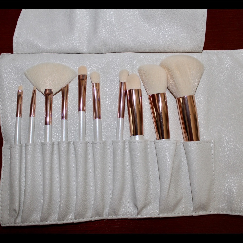La Beautè Soi Ten Piece Brush Set NWOT